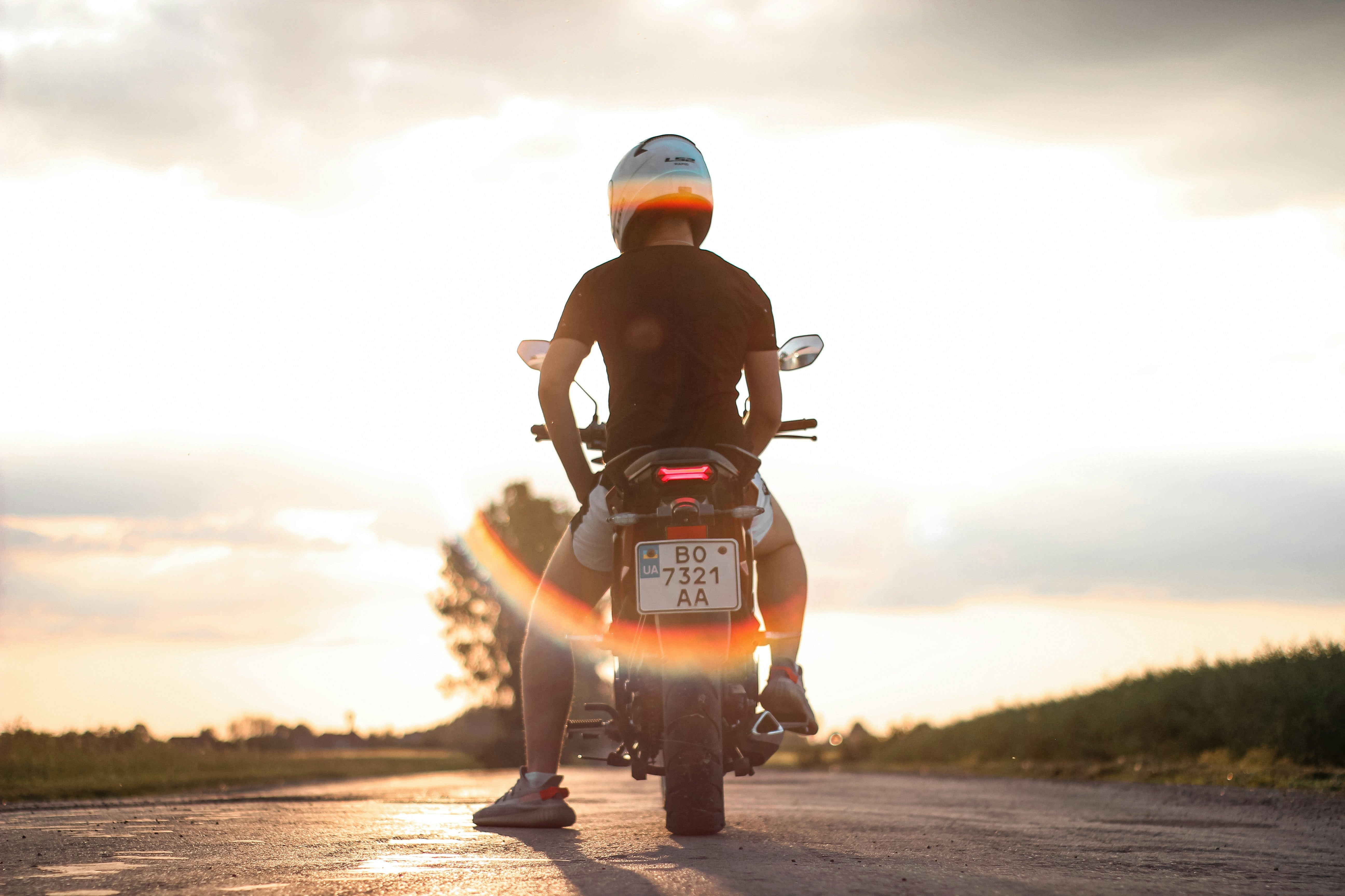 L'Écran Noir : Pourquoi votre téléphone surchauffe à moto (et comment sauver votre batterie)